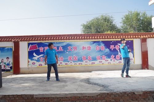 全国扶贫日 机电青年志愿者在行动