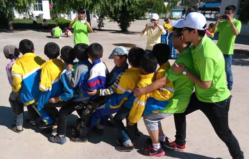 关注留守儿童 城乡心手相连 ——暑期“三下乡”活动