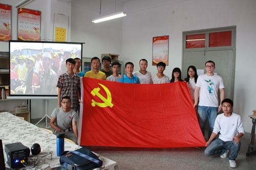 员工党员观看抗战胜利70周年纪念仪式