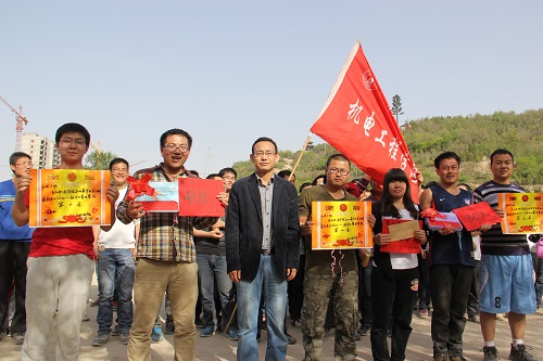 毕业生文明离校系列活动—拔河比赛圆满结束