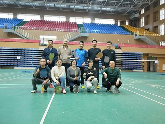 说明: C:\Users\DELL\Desktop\公司羽毛球队.jpg